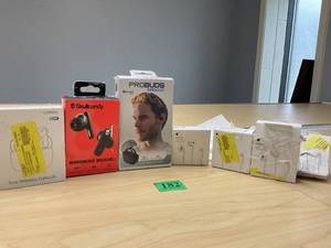 LOT OF 7 Unchecked Electronics (Headphones, Apple Products)