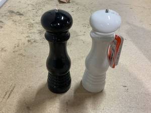 LOT OF 2 Le Creuset Pepper Mill, 8 x 2 12, White & Black (Missing Tip But Still Works, Minor Transit Damage)