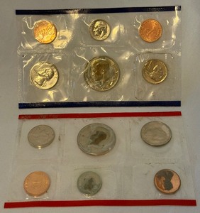 1989 PD Uncirculated US Mint set OGP - cello wrap only, with fire damage