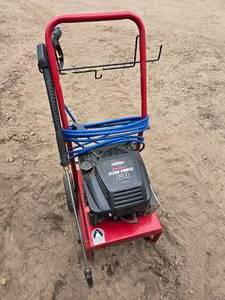 2100PSI Briggs and Stratton Pressure Washer, Works Good but Could Use a New Hose