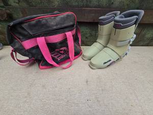 Adult Size Ski Boots with Carrying Bag