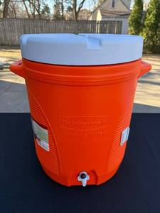 Rubbermaid 10-Gallon Drinking Water Jug