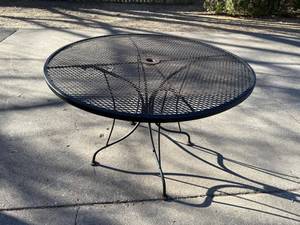 Patio Table - Round Metal Mesh with Umbrella Hole - 42 in Diameter