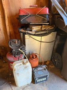 Gasoline Engine with Vertical Shaft on Propane Tank - Vintage Workshop Lot
