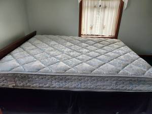 CLEAN Queen-Size Bed with Mattress  & Pad - Inc 2 Mattress Bags for Buyer, Cuddl Duds Sheets & Pillow Cases, Black Comforter