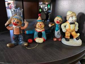 4 Clowns