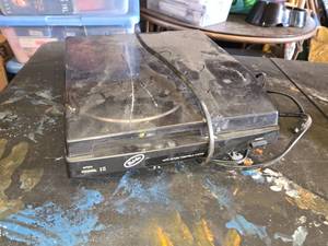 Bel Air DL-280N Stereo Turntable System - Powers on and spins