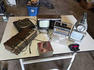 Vintage Electronics Collection including Master Airline FMAM 6-Band Radio, Soundesign Digital Clock Radio, and Other Items