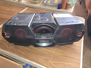 Sony ZS-BTG900 Personal Audio System with Power Drive Woofer - Powers On No Other Functions Tested