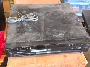 Sony DVP-NC665P 5 Disc DVDCD Changer - Power On No Other Functions Tested