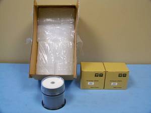 (200) CD-Rs and Clear Plastic CDDVD Cases - NEW IN BOXES