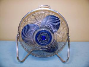 Lakewood 3-Speed Floor  Desk Fan