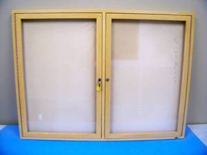 Quartet Glass Encased Lockable Wall Hanging Bulletin Board with Keys