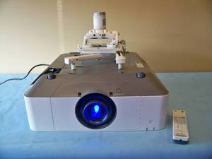 Sony VPL-FHZ66 6100-Lumen WUXGA Laser 3LCD Projector with Remote Control and Ceiling Mount