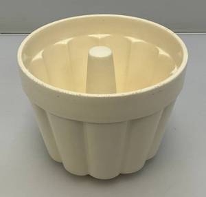 Vintage White Art Pottery Jelly Mold 5 x 6 14