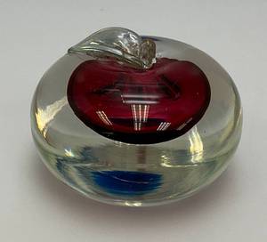 Vintage Encased 2 34 Tall MURANO Art Glass Alfredo Bardini Apple Paperweight Sculpture