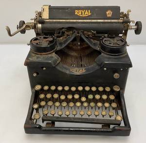 1920s Royal Typewriter Beveled Glass Sides (Needs A Good Cleaning)
