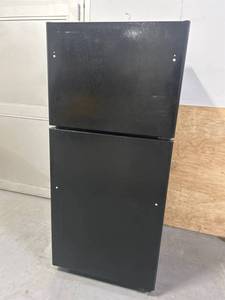 GE 19.1-cu ft Top-Freezer Refrigerator (Black) ENERGY STAR Model # GTE19JTNRBB MSRP $1,079