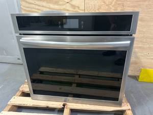 Frigidaire Gallery 30-in Single Electric Wall Oven with Air Fry True Convection and Self-cleaning (Fingerprint Resistant Stainless Steel) Model # GCWS3067AF MSRP $2,599