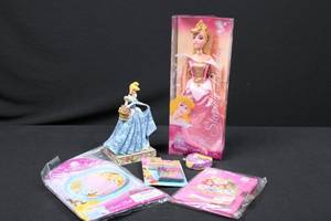 Disney Princess Sparkling Princess Aurora Sleeping Beauty & Cinderella Figurine Set