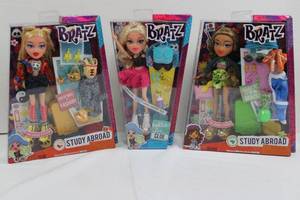 Bratz Study Abroad Dolls - 2x Cloe, 1x Yasmin (Lot of 3)