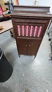 Victrola, Early 1900s, Nice Condition, Works Well, comes with records