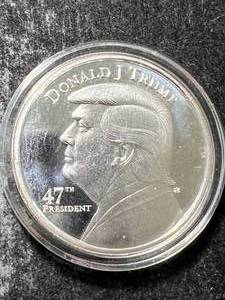 1 TROY OZ .999 FINE SILVER DONALD TRUMP ROUND IN AIRTITE