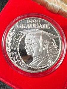 1 TROY OZ .999 FINE SILVER 1999 GRADUATE ROUND IN BOX