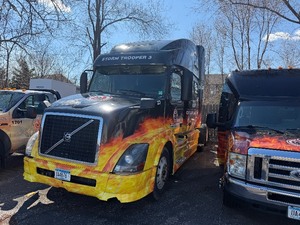 2016 VOLVO Semi Truck