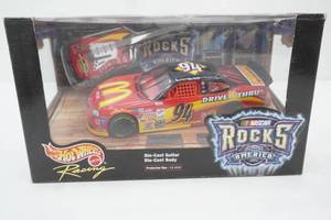 Hot Wheels Racing NASCAR Rocks America McDonalds #94 Bill Elliott 124 Scale diecast car & guitar