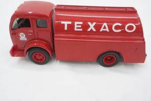 ERTL 1996 Texaco 1949 White Tilt Cab Tank Truck coin bank. Collector Series #13