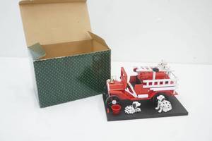 Vintage Music in Motion Collectible Music Box Fire Engine. K3163. Smoke Gets in Your Eyes. Chinese Craftsmen