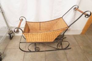 Vintage Wicker & Metal Sleigh. 31x 25.5x 10