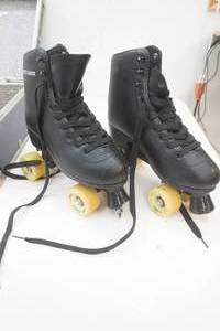 Like New Size 7 Roller Skates & Case. Skate Gear