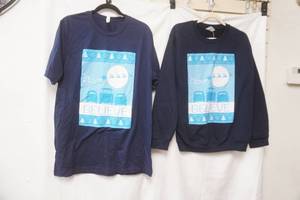 NEW Size XL. Volkswagen Campervan Themed Christmas t-shirt & Sweatshirt