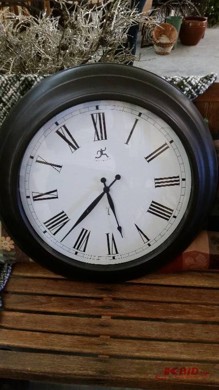 lot 20 image: Large Wall Clock