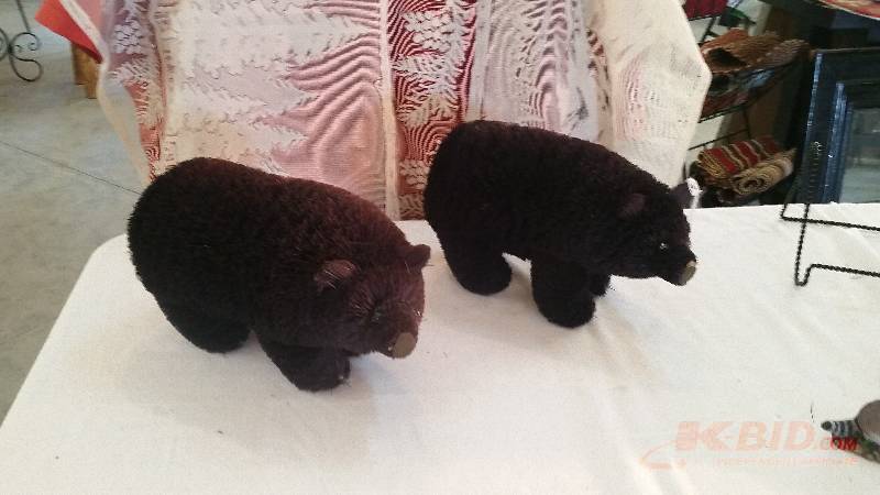 lot 52 image: Decor Bears
