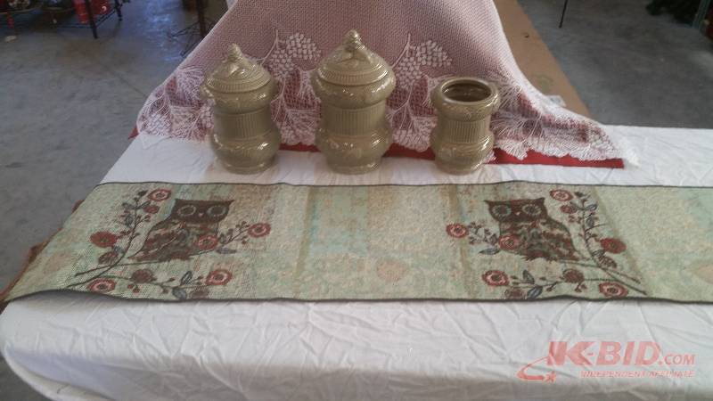 lot 98 image: Dinning & Kitchen Decor