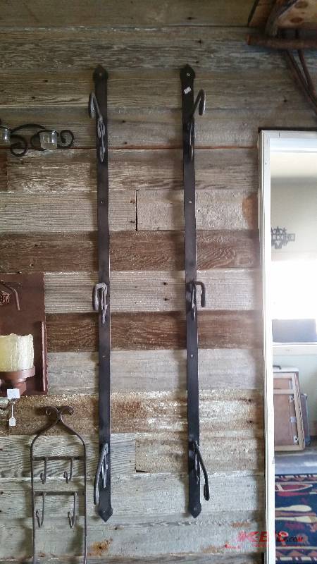 lot 114 image: Iron Wall Dcor