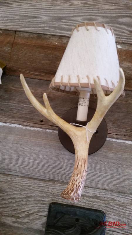 lot 122 image: Antler Light Fixtureq