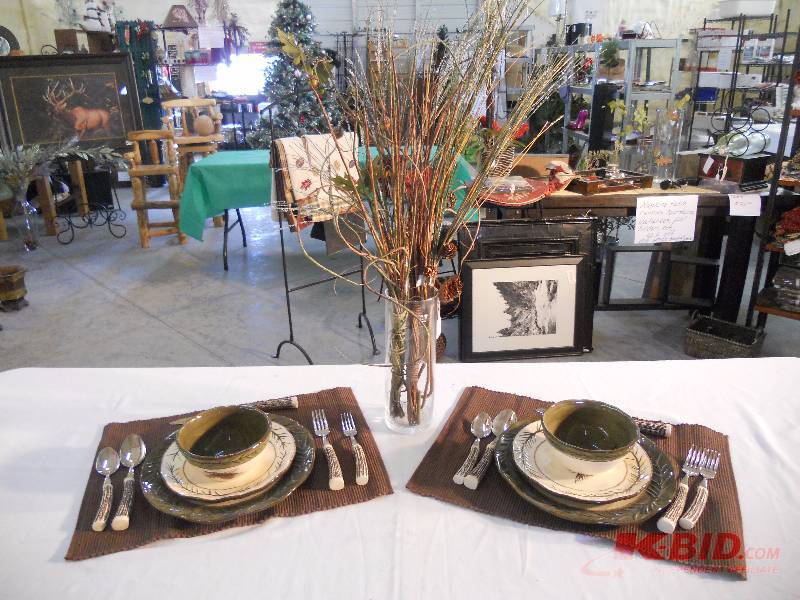 lot 3 image: Dinner for 2 - Pine Cone Theme Setting