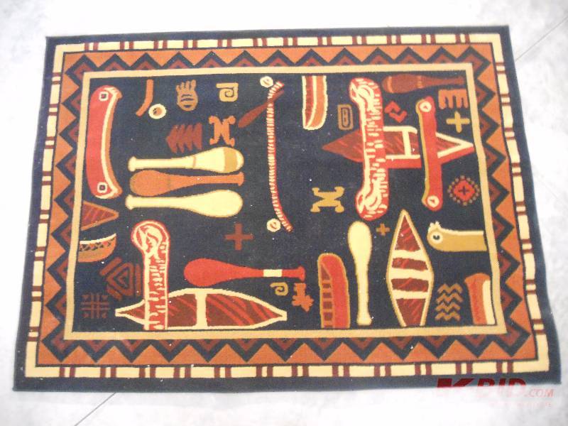 lot 11 image: Area Rug