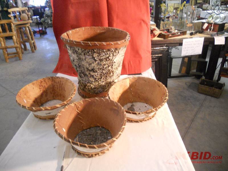 lot 27 image: Aspen Bark Decor Set