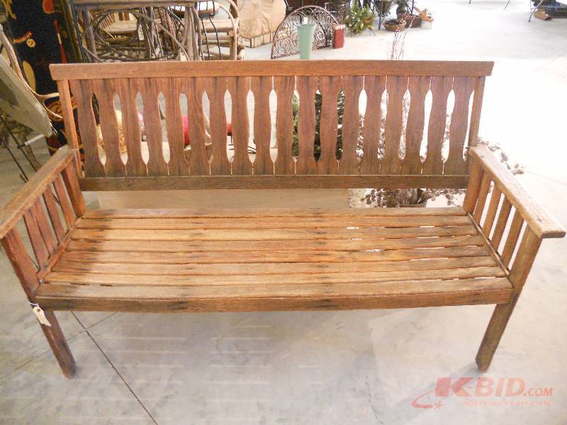 lot 33 image: Oak Bench