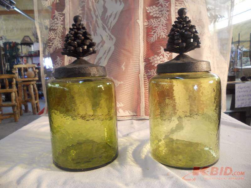 lot 35 image: Pine Cone Decor