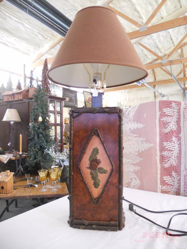 lot 50 image: Rustic Table Lamp