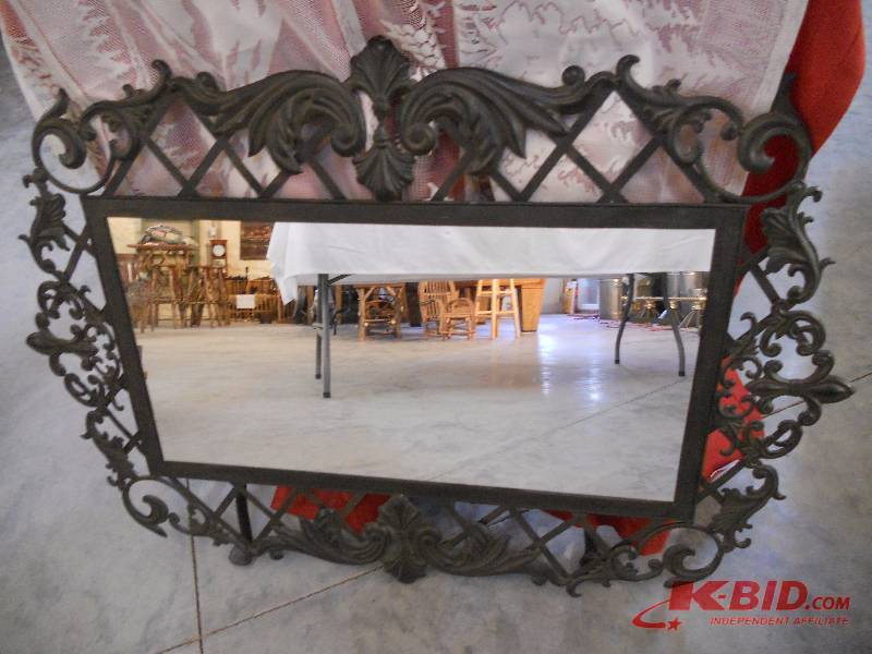 lot 66 image: Decorative Wall Mirror