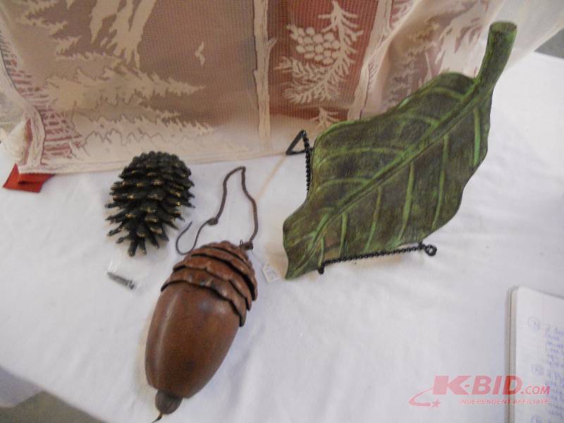 lot 77 image: Rustic Outdoor Decor