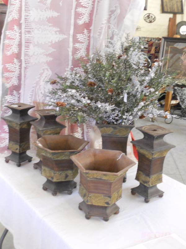 lot 96 image: Decorative Candle Holders and Vase