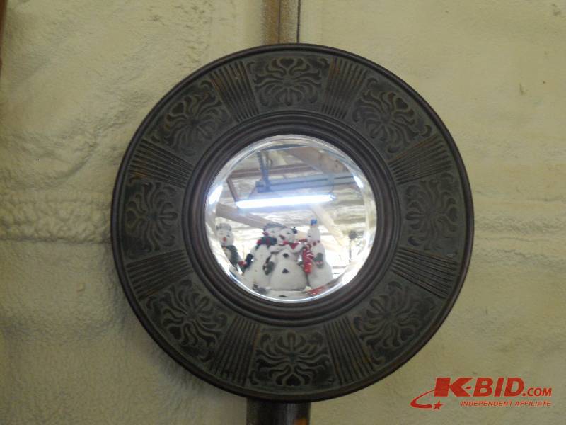 lot 140 image: Decorative Wall Mirror